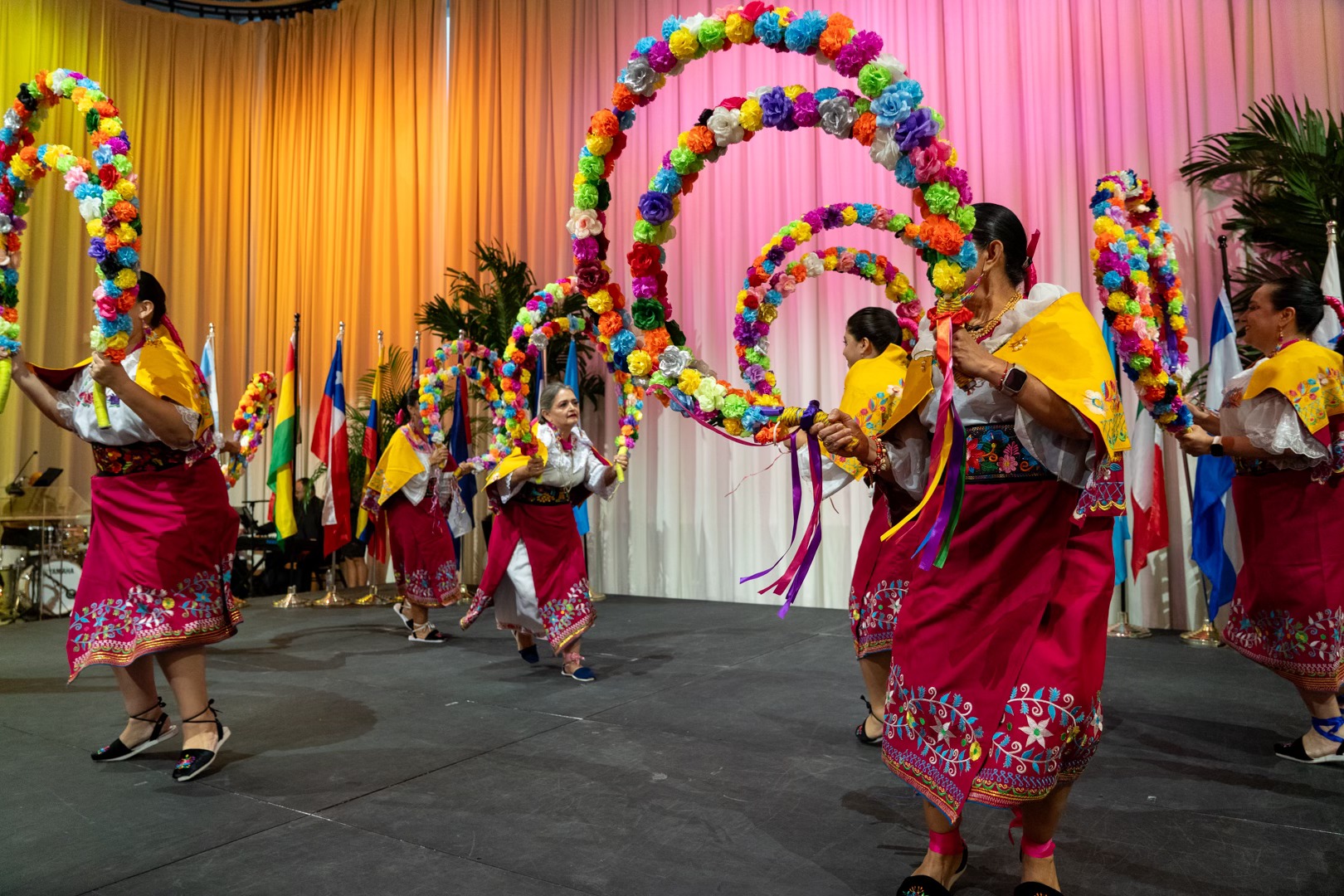 Ecuadorian-folkloric-dance.jpg