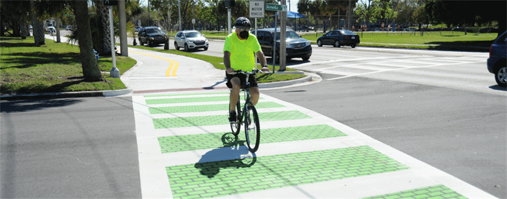 Bicyclist using the Downtown Loop