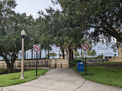 Prohibited path for cyclists on the Lake Underhill path