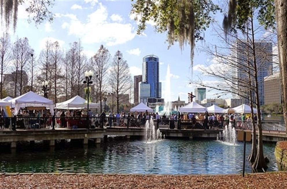 lakeeolafarmersmarket-min.jpg